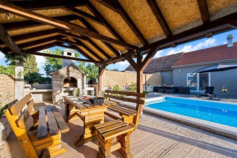 SiritovciOlive Tree House With Jacuzzi, Wifi And 40M2 Pool别墅 外观 照片