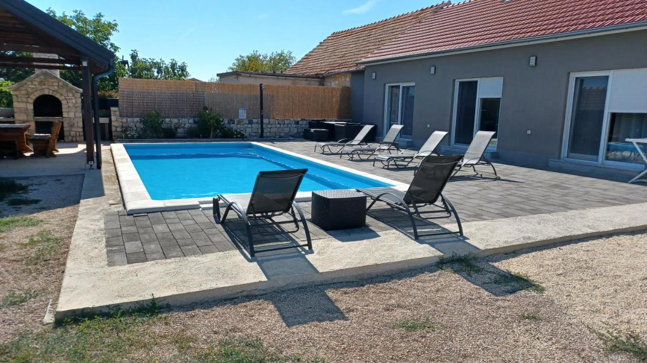 SiritovciOlive Tree House With Jacuzzi, Wifi And 40M2 Pool别墅 外观 照片