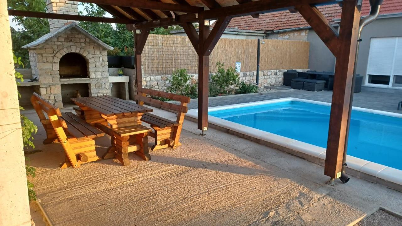 SiritovciOlive Tree House With Jacuzzi, Wifi And 40M2 Pool别墅 外观 照片