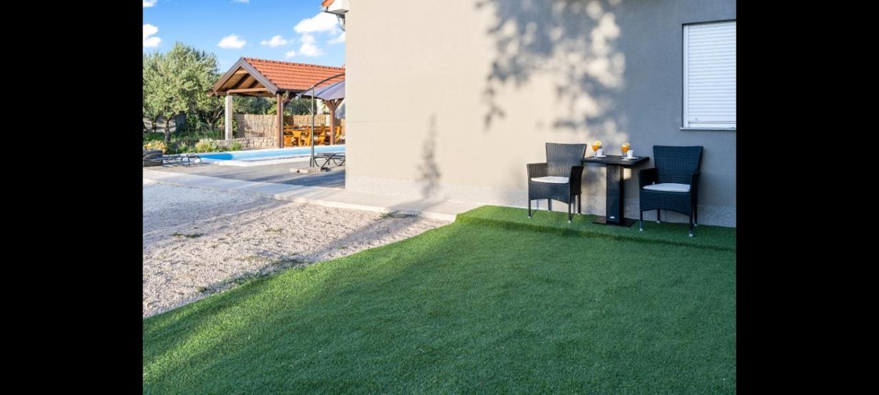 SiritovciOlive Tree House With Jacuzzi, Wifi And 40M2 Pool别墅 外观 照片